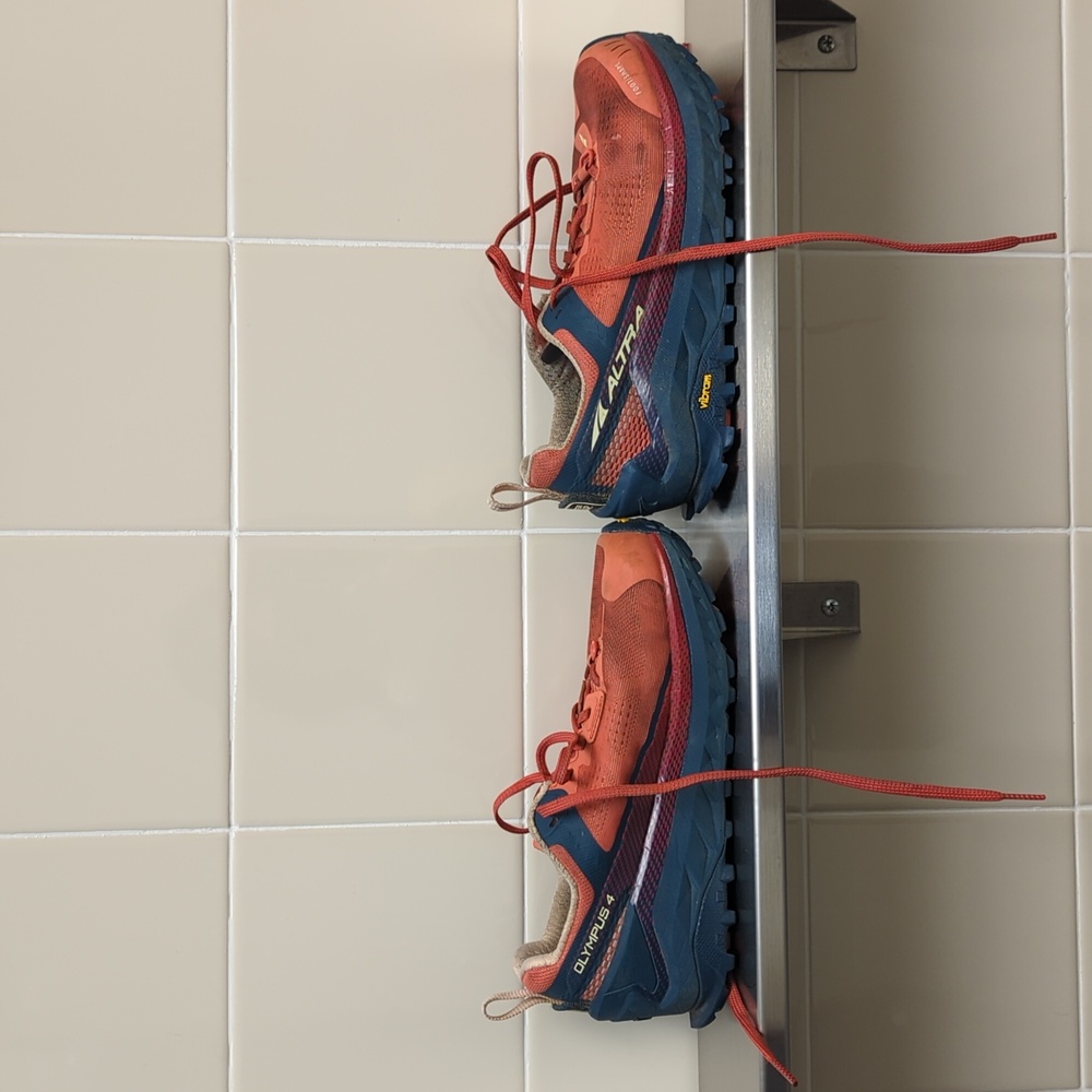 Altra Olympus 4 Size 6